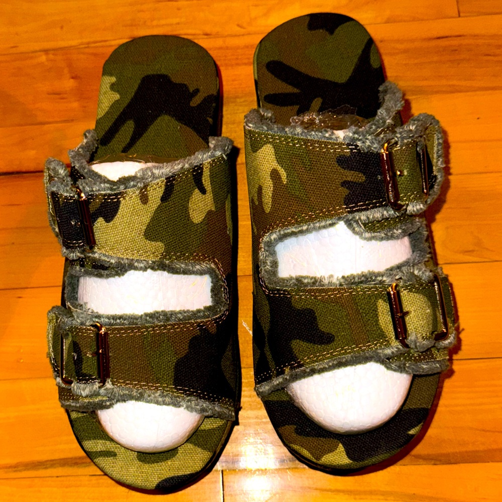 New Camouflage chunky sole slip on shoes with adjustable straps for comfort 9/10